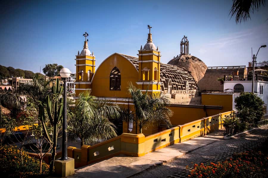Lima: Barranco and Temple of Pachacamac Half Day Tour - The Temple of the Sun and the Moon: sea-facing views with a purpose