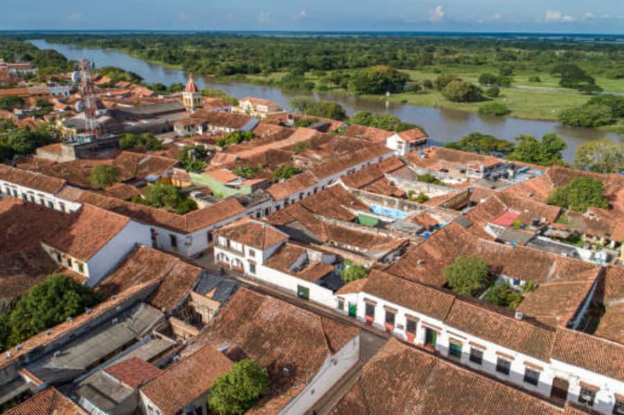 Mompox Caribbean Routes - Mompox cobblestone streets and lunch on the Magdalena’s banks