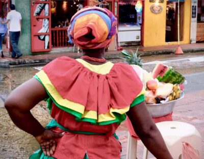 Private Street Food Tour in Walled City and Getsemani - Meeting Your Guide and Setting Expectations for a Sampling Tour