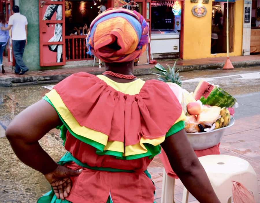 Private Street Food Tour in Walled City and Getsemani - Meeting Your Guide and Setting Expectations for a Sampling Tour