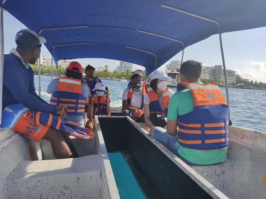 San Andres: Acuario Key Premium Tour - Entering the natural aquarium area without getting wet