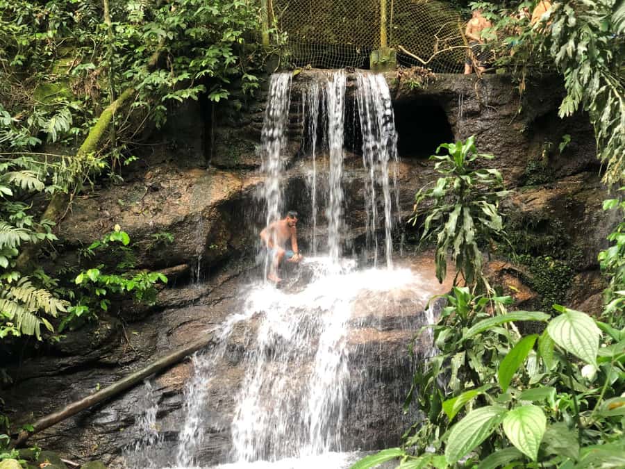 Tijuca Forest´s hike: caves, waterfalls and great views - Cascatinha Taunay: the 35-meter waterfall that kicks off the day